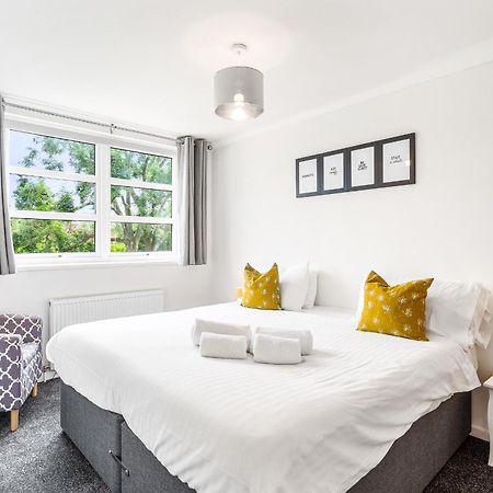 Niksa Serviced Accommodation - 3 Bedroom House Welwyn Garden City Exterior foto
