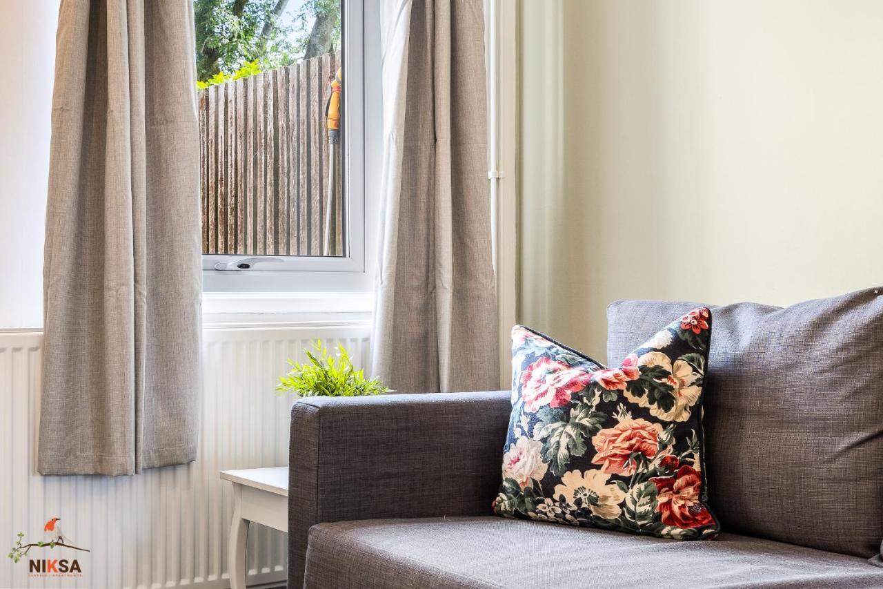 Niksa Serviced Accommodation - 3 Bedroom House Welwyn Garden City Exterior foto