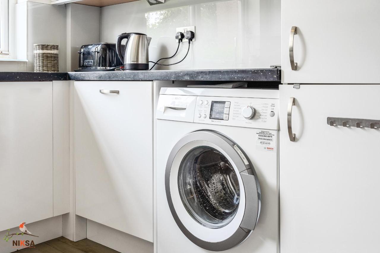 Niksa Serviced Accommodation - 3 Bedroom House Welwyn Garden City Exterior foto
