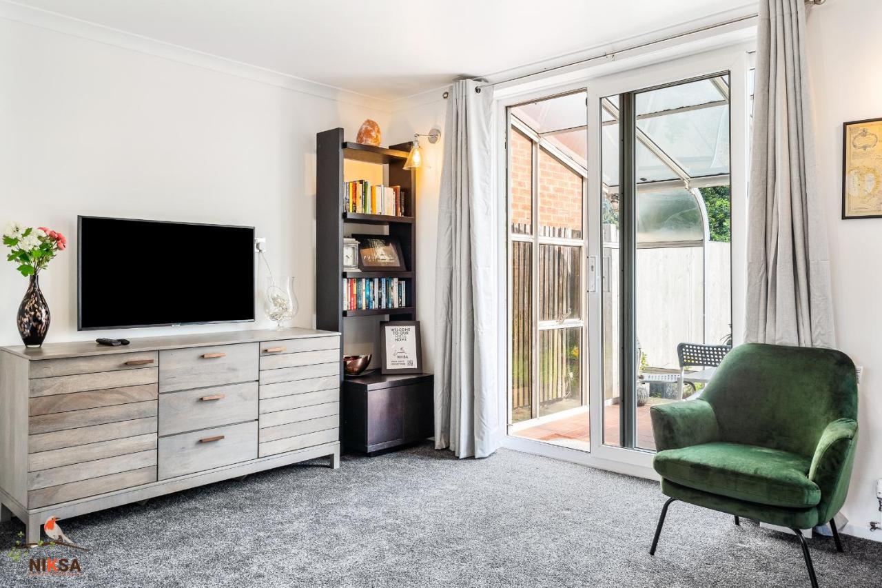 Niksa Serviced Accommodation - 3 Bedroom House Welwyn Garden City Exterior foto